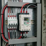 Esquema y componentes del funcionamiento de un arrancador suave electrónico industrial